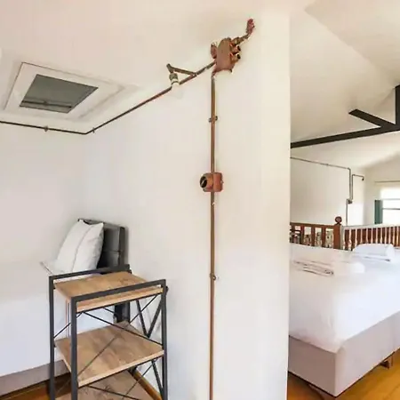 Historic House Near Popular Landmarks In Balat Villa