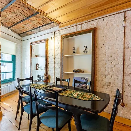Historic House Near Popular Landmarks In Balat Villa