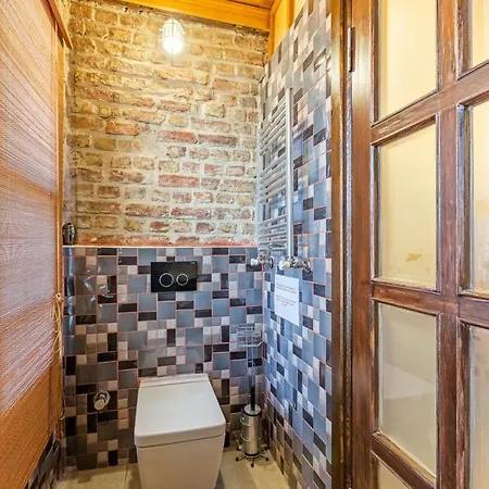 Villa Historic House Near Popular Landmarks In Balat Istanbul