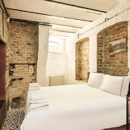 Historic House Near Popular Landmarks In Balat