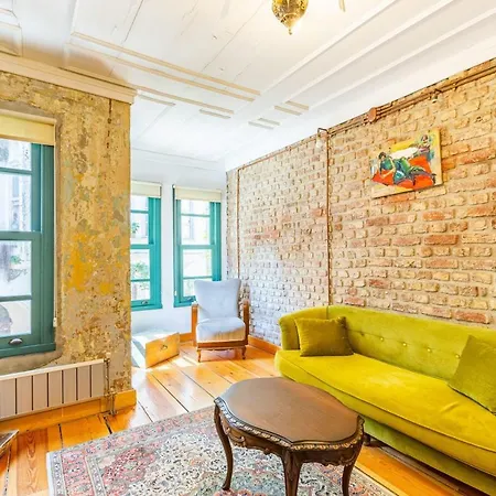 Historic House Near Popular Landmarks In Balat Istanbul
